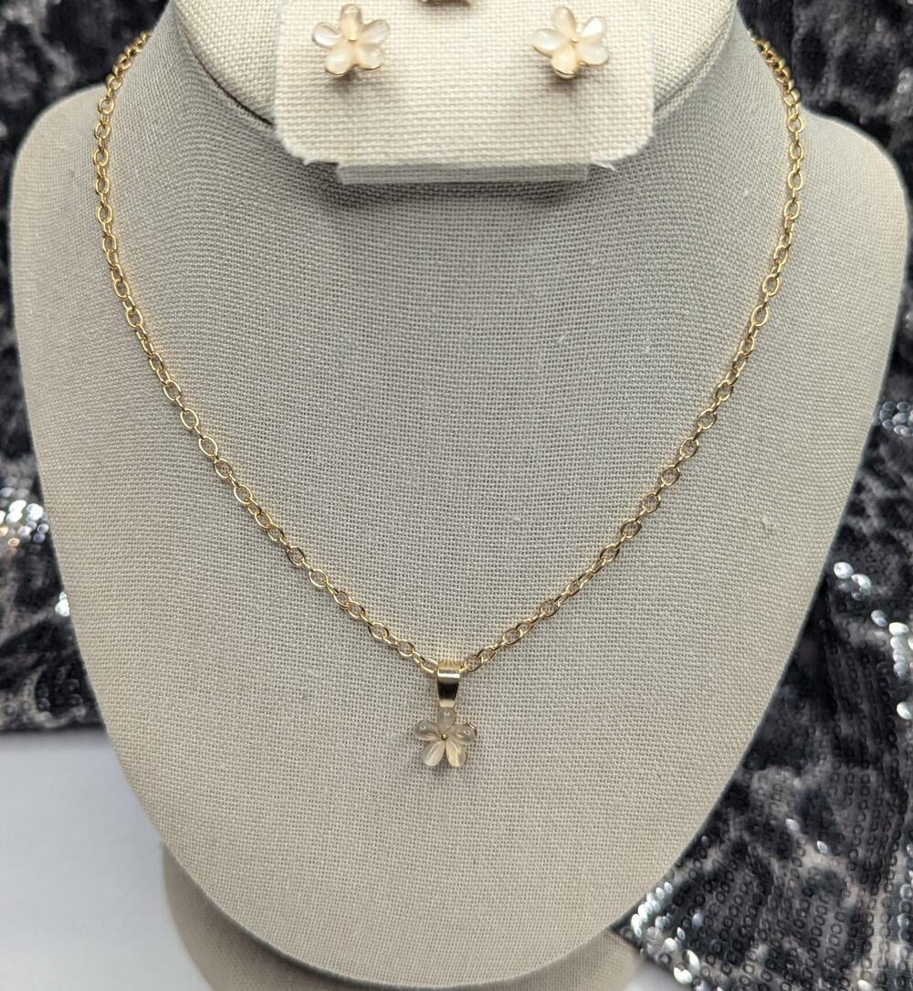 nOir Glass Stone Pendant Necklace and Earrings Set Flower Petal